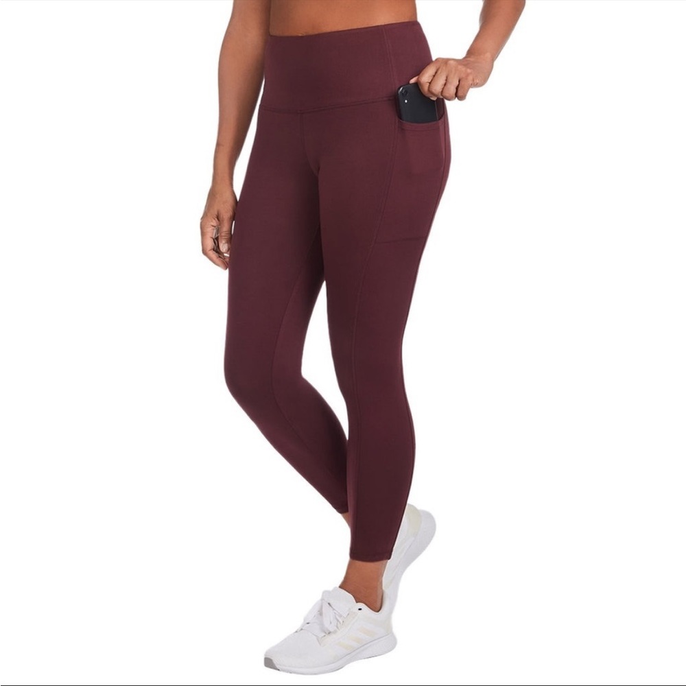 Maroon performance leggings with pockets